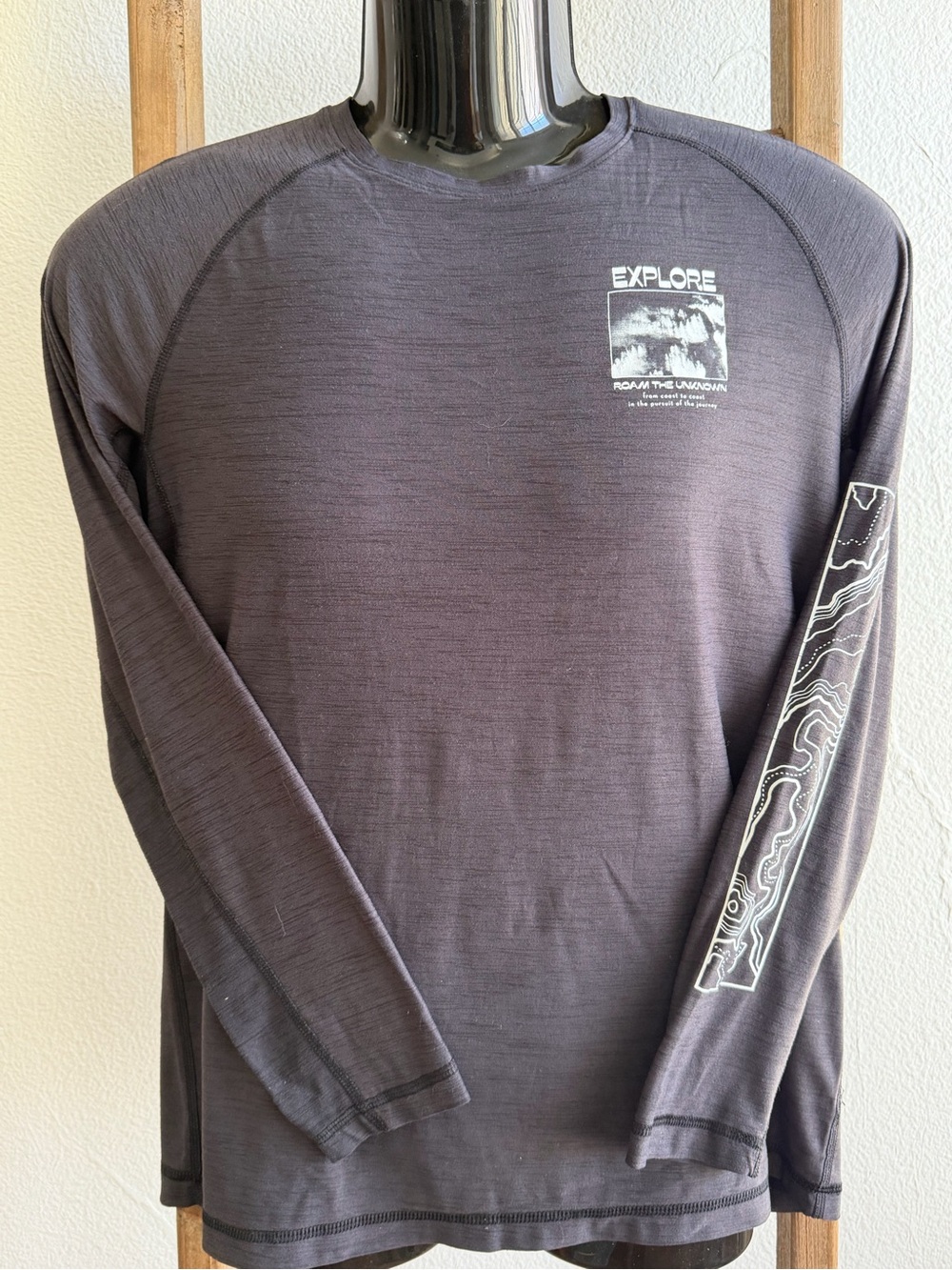 Old Navy Black Long-Sleeve Explore Graphic Crewneck